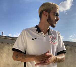 Da Brasilândia, Lucas Rodrigues vai do design no rap à camisa da seleção