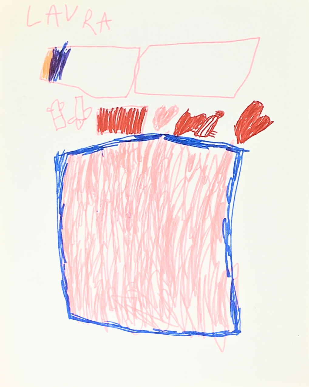 Laura brinca dentro de casa, cercada pela família. No desenho, deixou escapar um sonho simples: ter árvores e um lago com peixes por perto. 