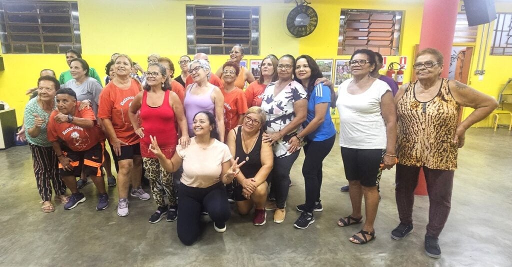 As alunas após o fim da aula de dança