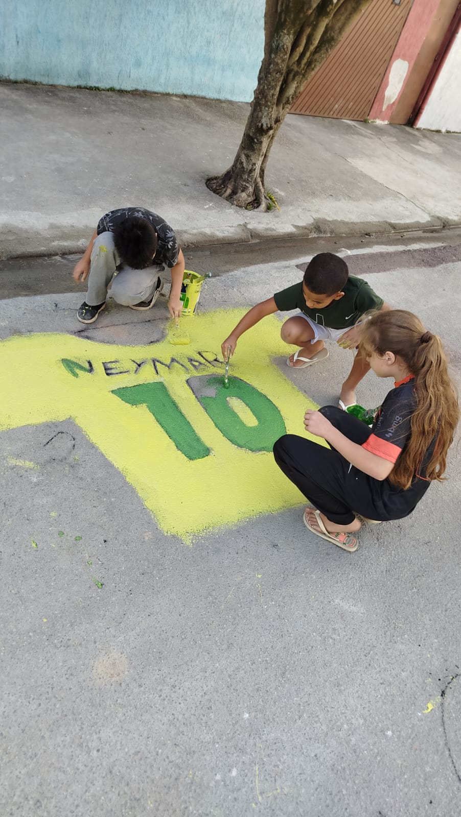 E o Neymar? As crianças do Jardim Eldorado, em Diadema, apostam no camisa 10 para o Hexa