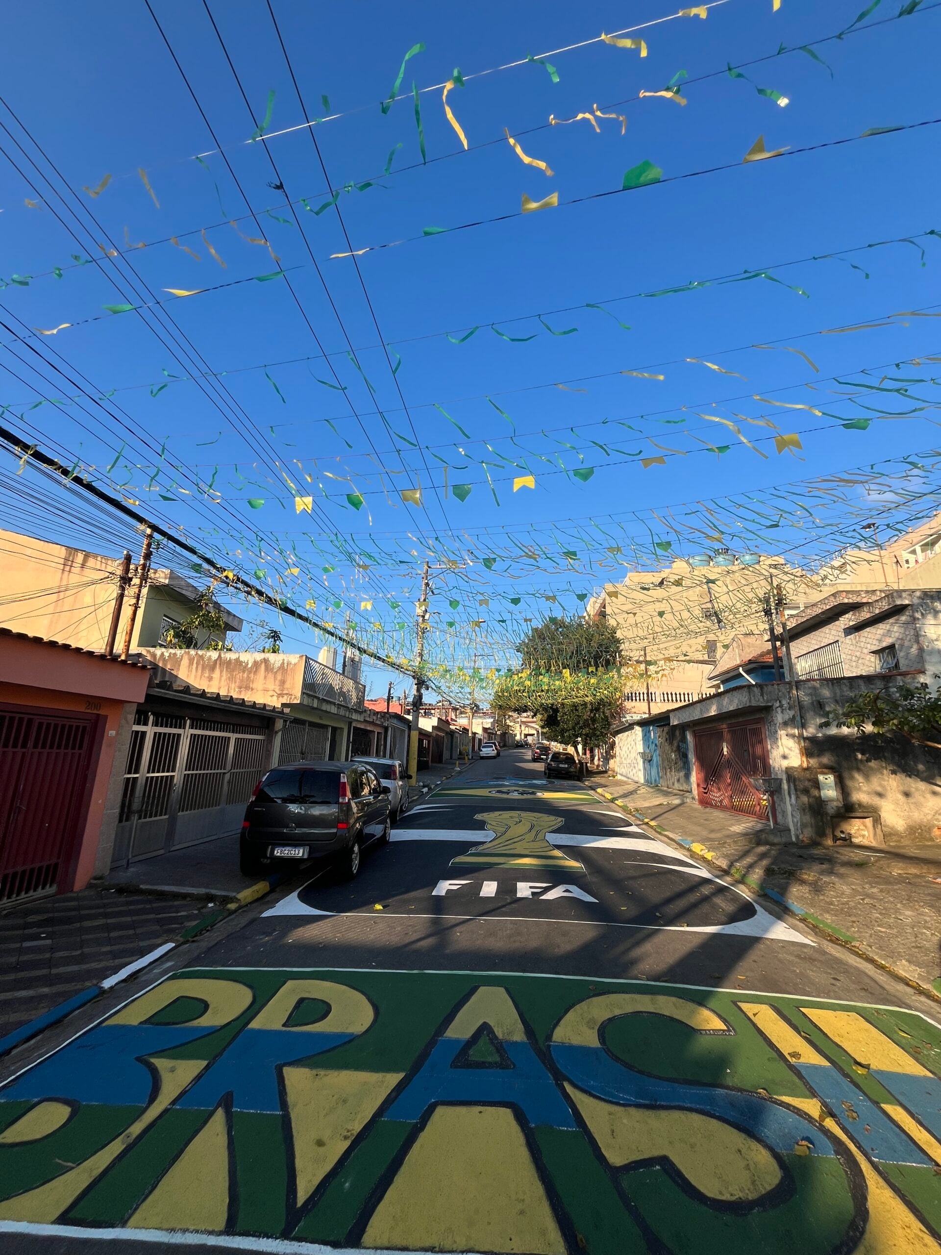 Em Santo André, taça pintada no asfalto reforça o sonho do hexa