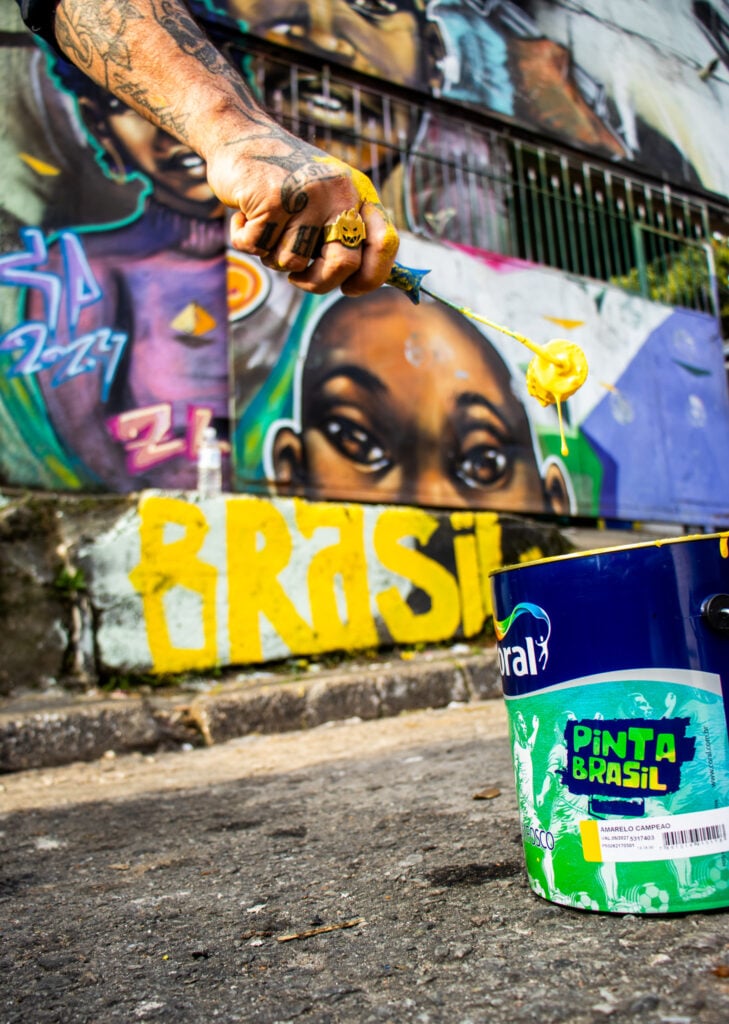 Ruas pintadas em São Mateus, perto da Favela Galeria