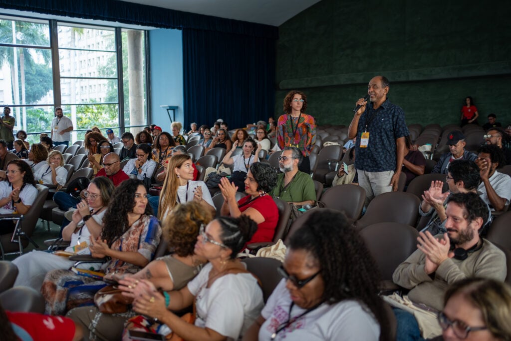Seminário nacional destacou as rodas de samba como espaços de resistência, encontro e produção cultural nas periferias do país.