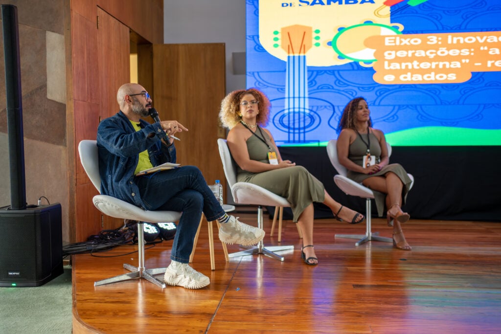 Na mesa Simony Maia, Dani Miranda, Nilcemar Nogueira e Fabrício Antenor debatem comunicação, tradição e cultura das rodas de samba.