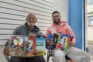 Mais que um álbum: tradição e afeto mobilizam colecionadores de figurinhas das periferias