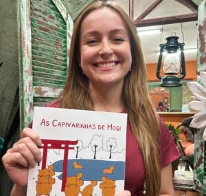 Em livro infantil, professora apresenta pontos turísticos de Mogi das Cruzes pelas aventuras de duas capivaras